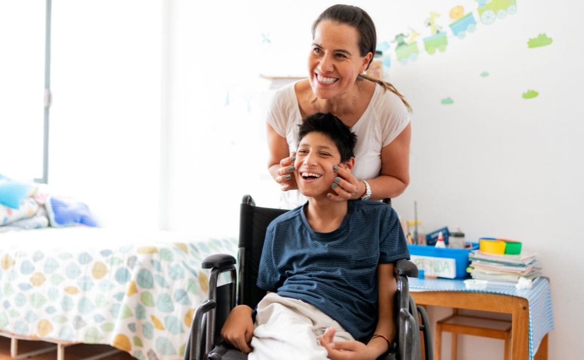 Madre e hijo con parálisis cerebral